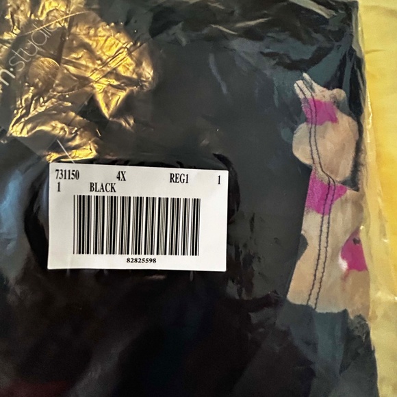 SHORT SLEEVE TOP, BLACK WITH WHITE/BEIGE/PINK, SIZE 4X, FLORAL PRINT, SCOOP NECK - Picture 3 of 11